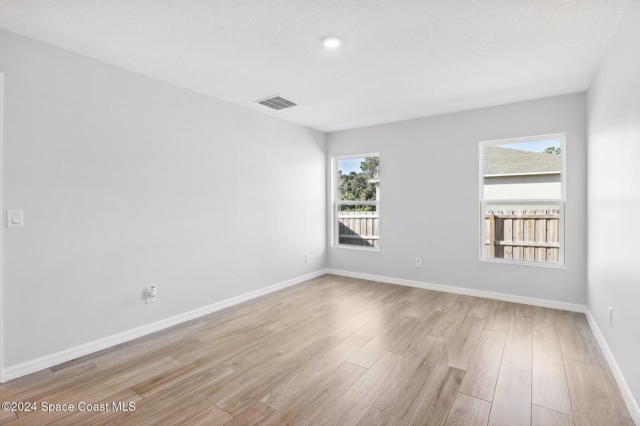 505 Titan Road SE
