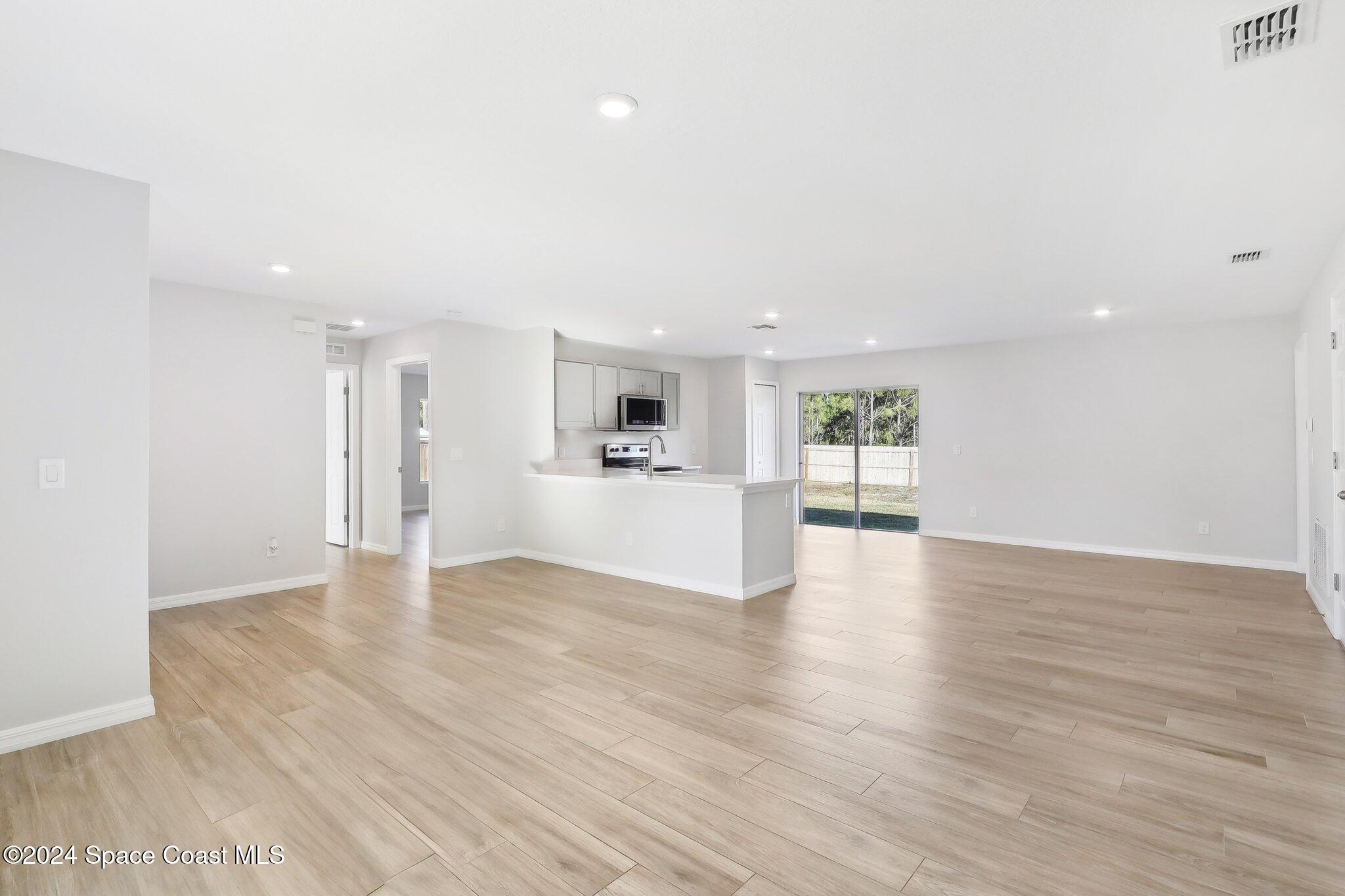 505 Titan Road SE