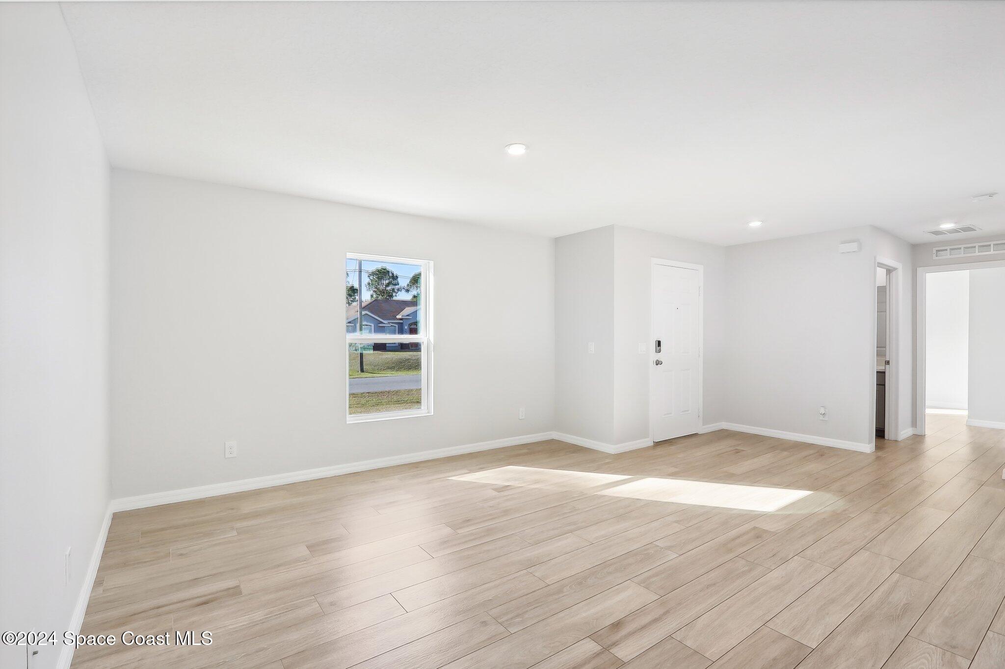 505 Titan Road SE