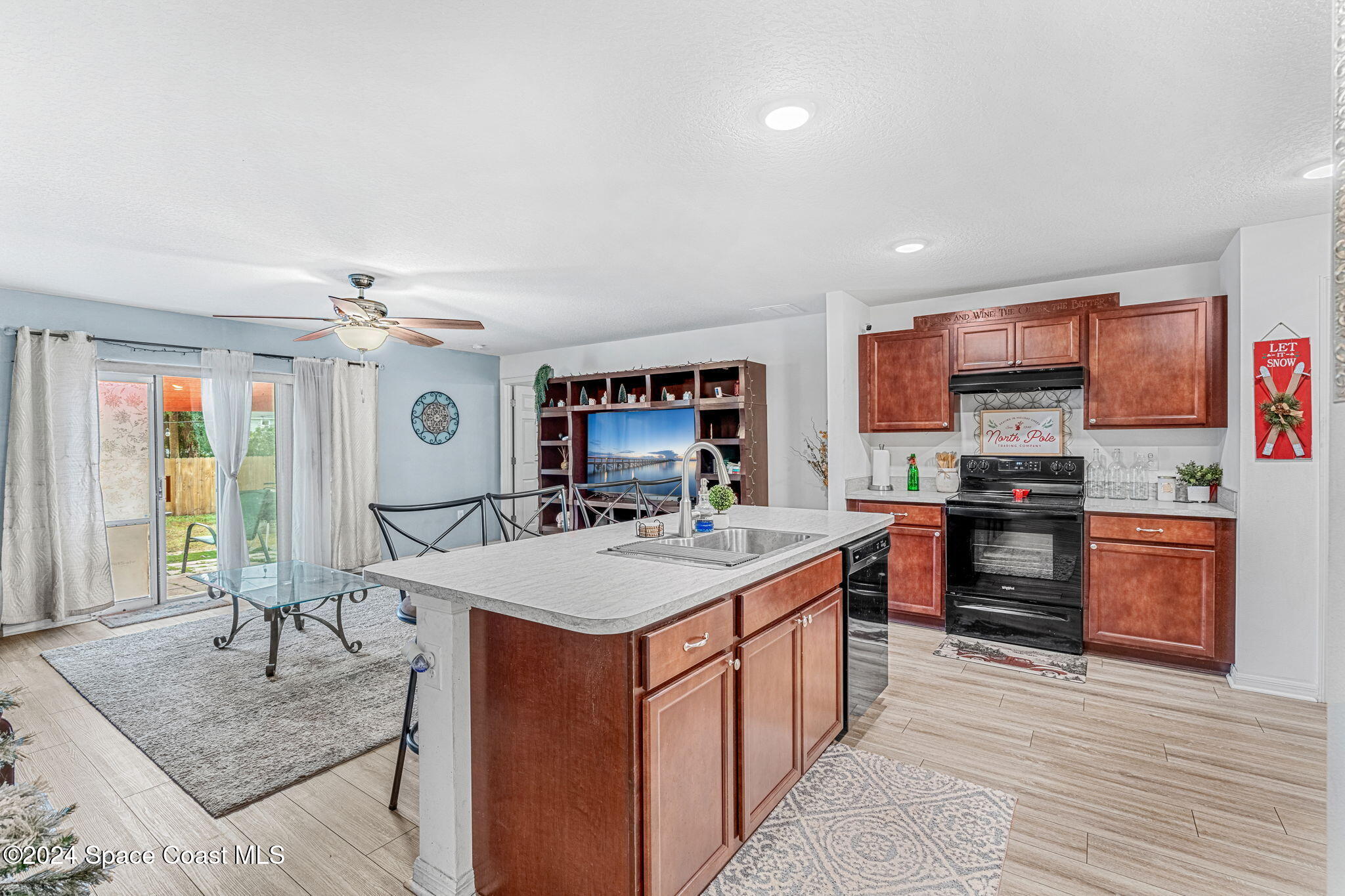 461 Black Horse Street SE