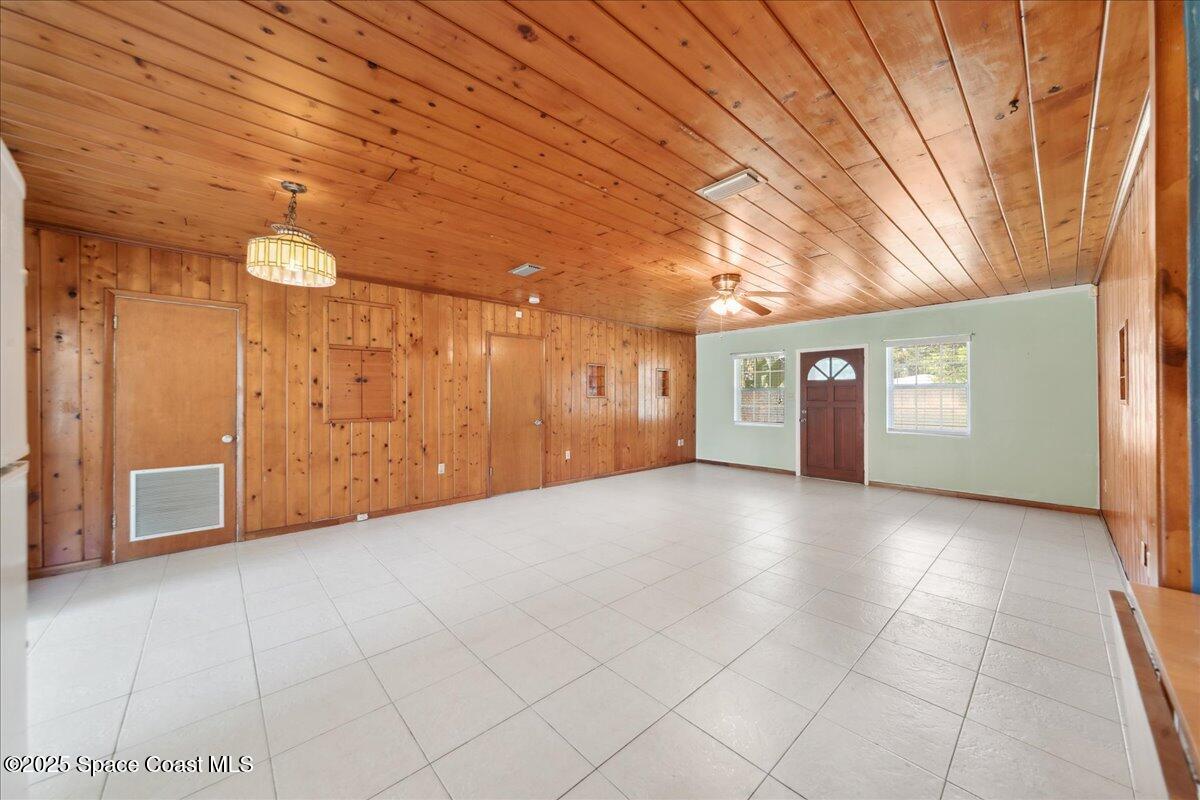 329 Lake Court