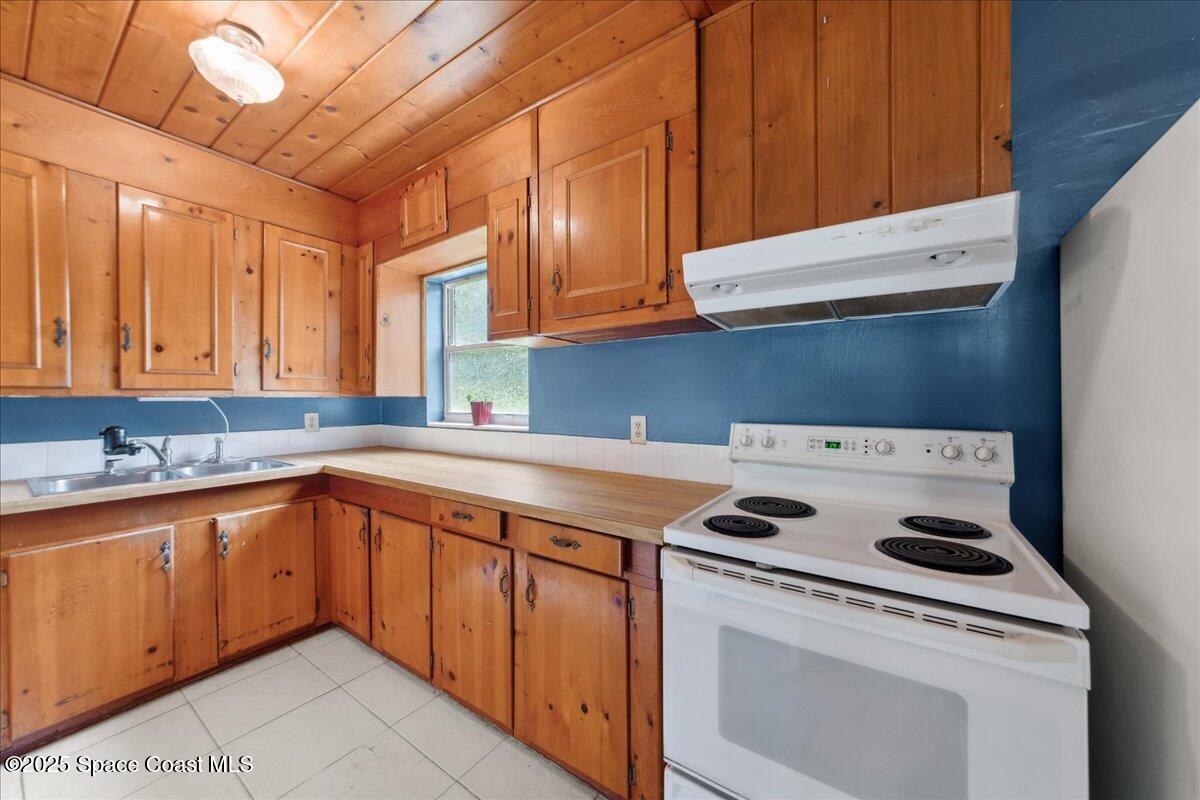 329 Lake Court