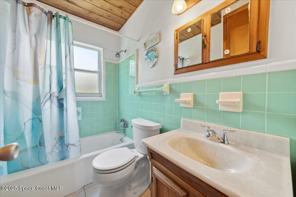 329 Lake Court