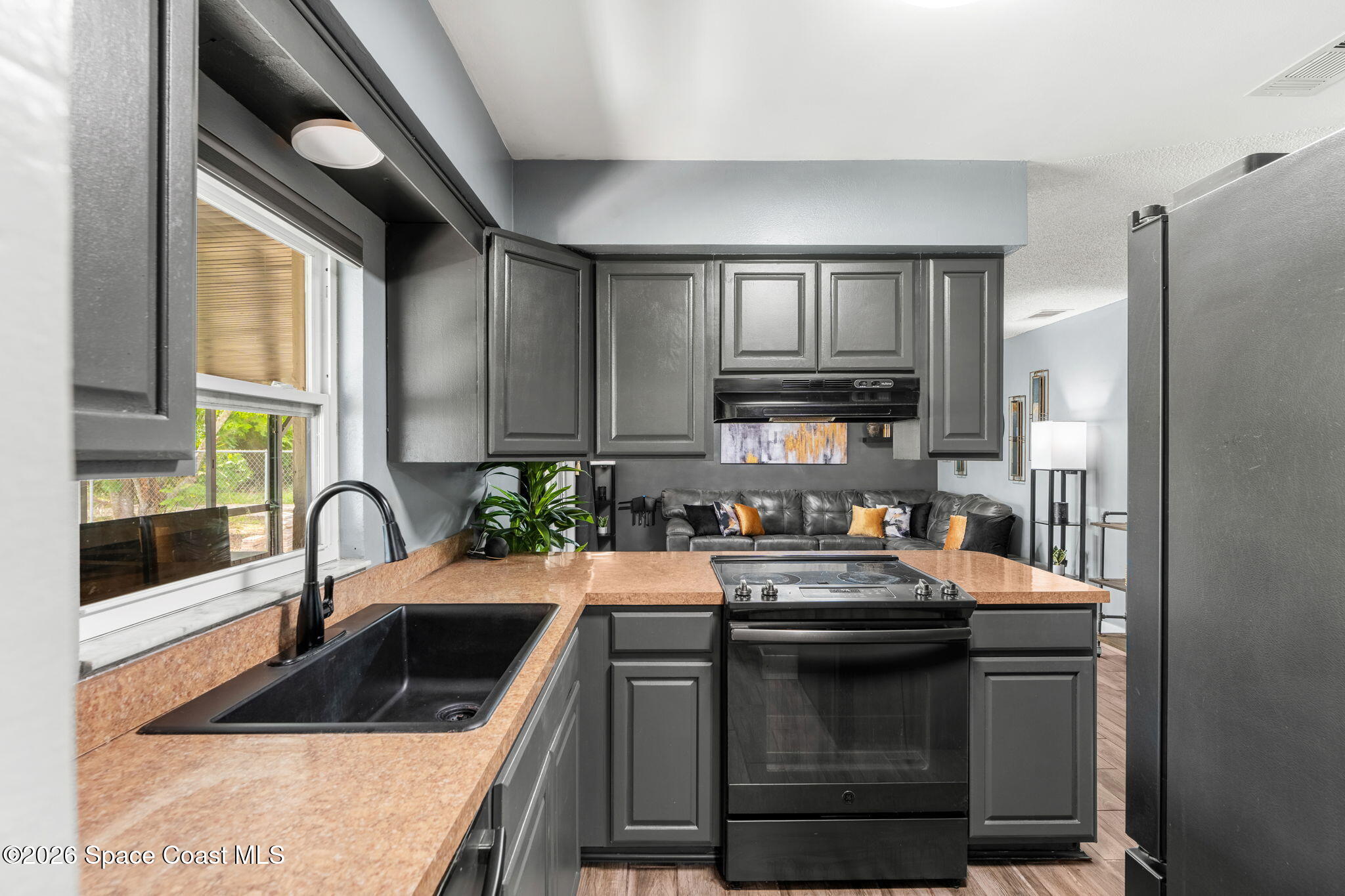 271 Dorado Avenue NE