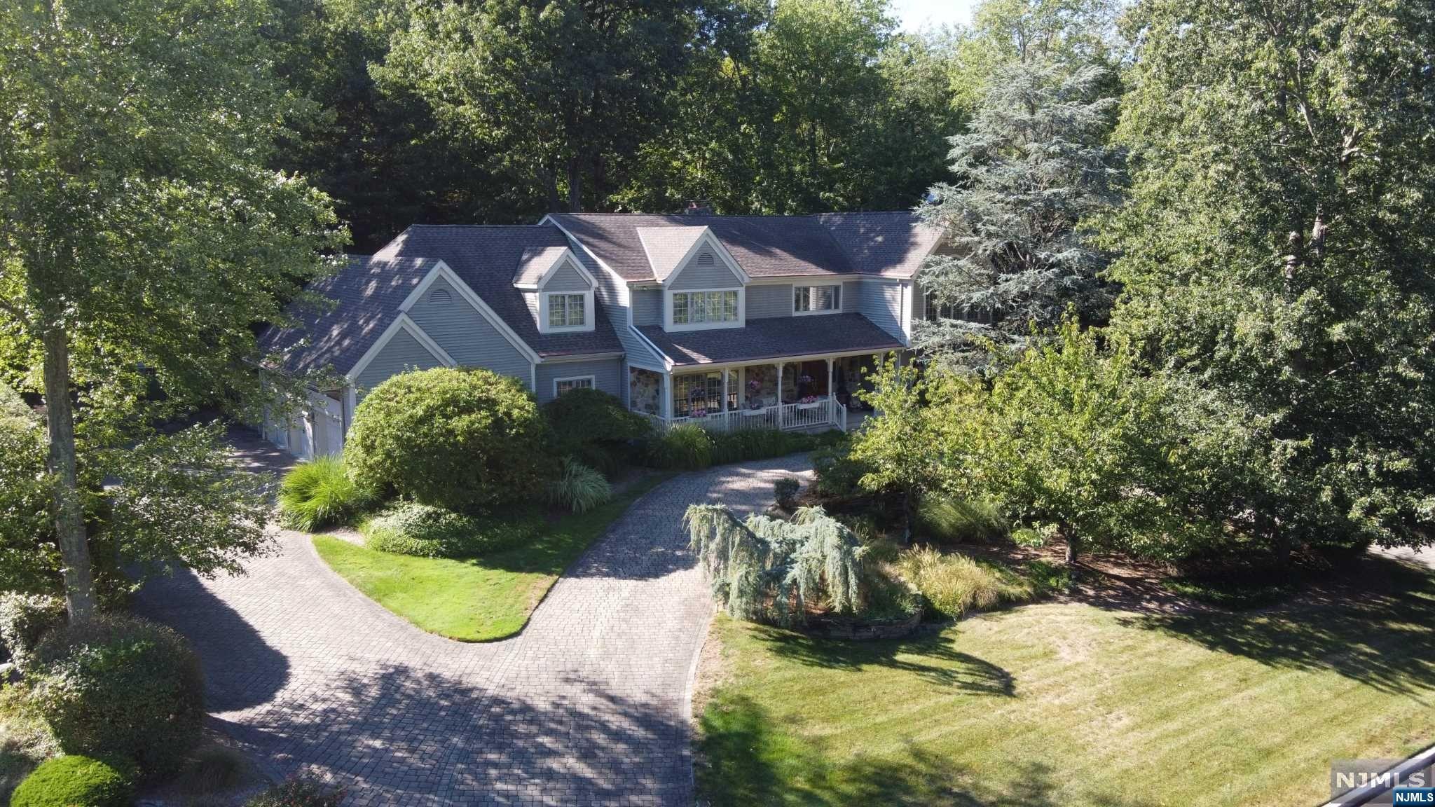 22 Surrey Lane