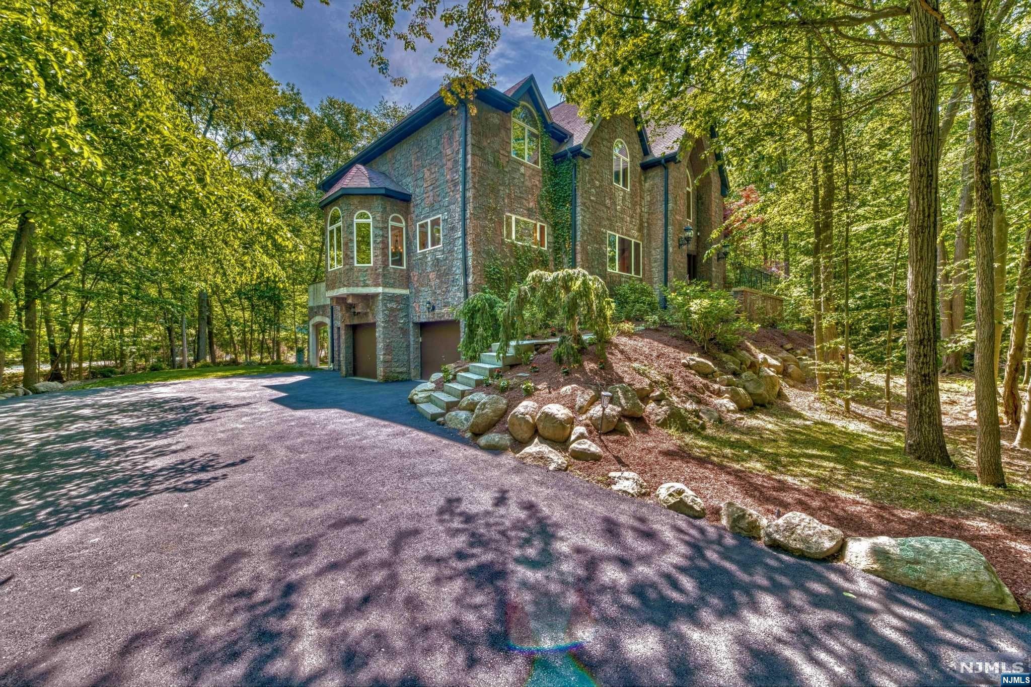 21 Surrey Lane