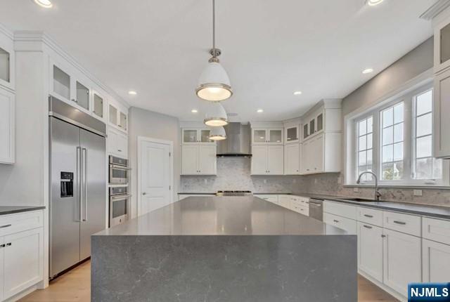 15 Roxbury Road