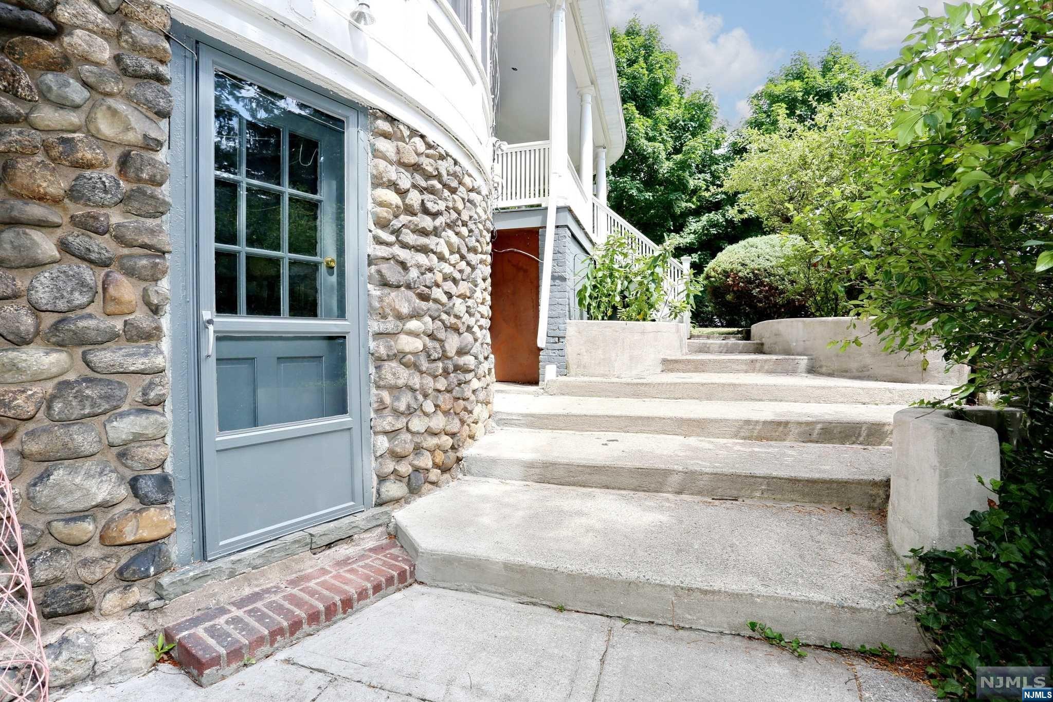 48 Sherman Place