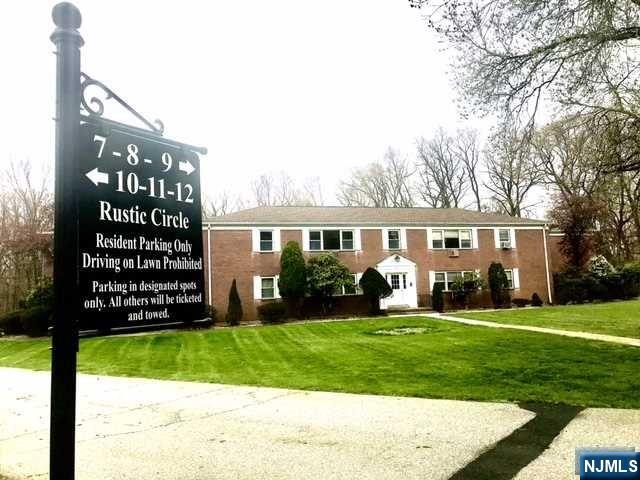 8 Rustic Circle D