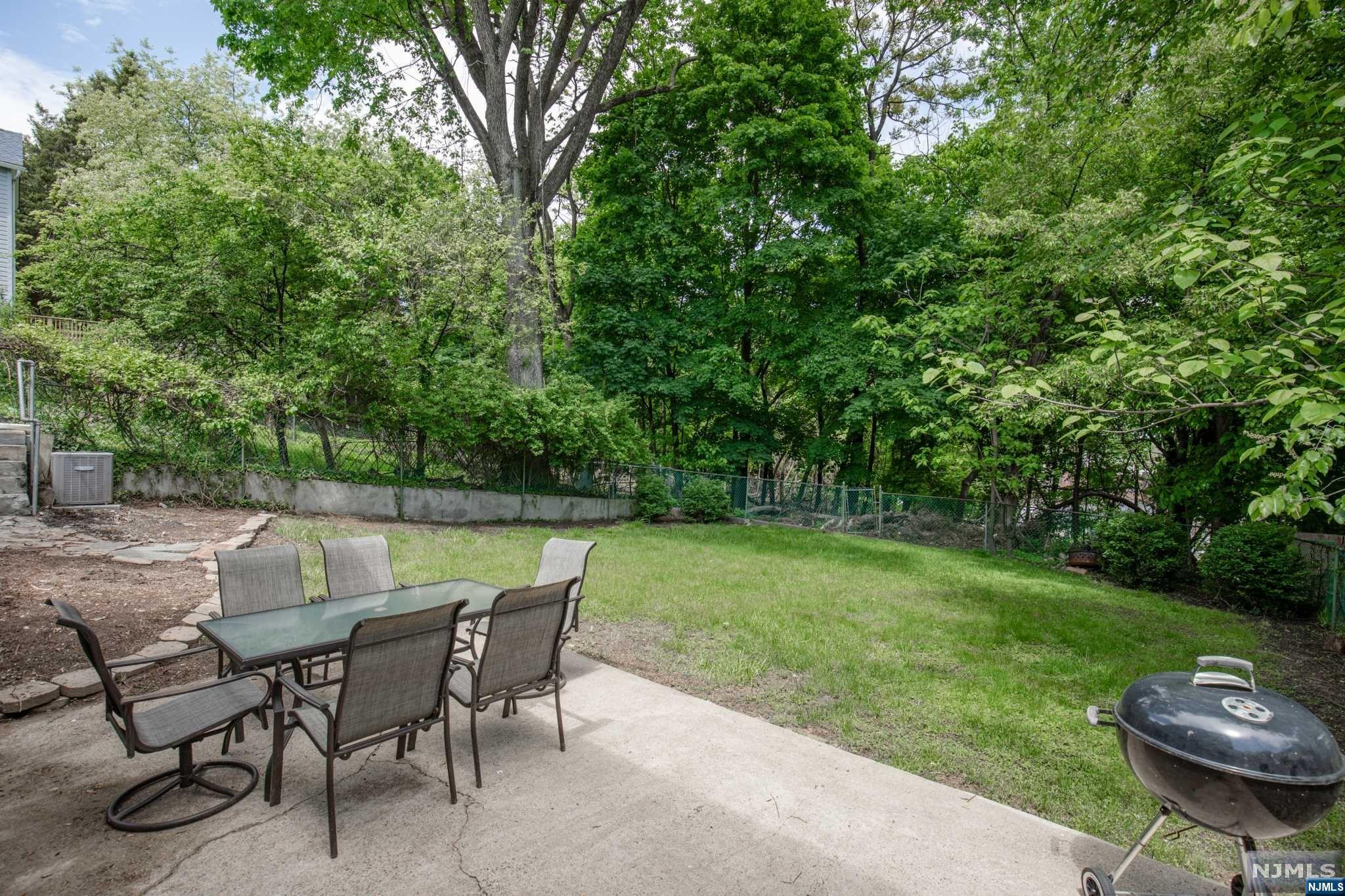 23-25 Mohawk Avenue