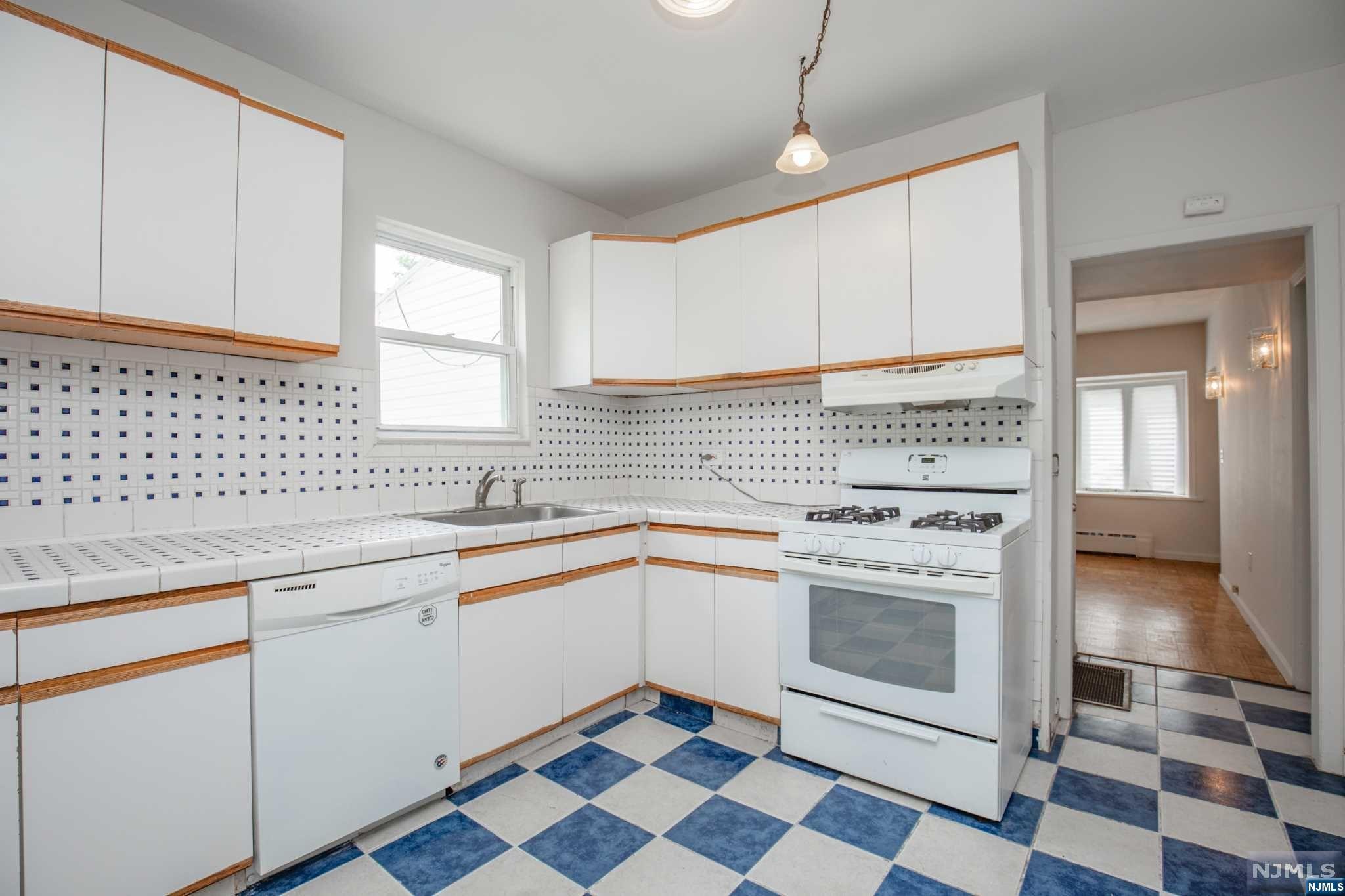 23-25 Mohawk Avenue