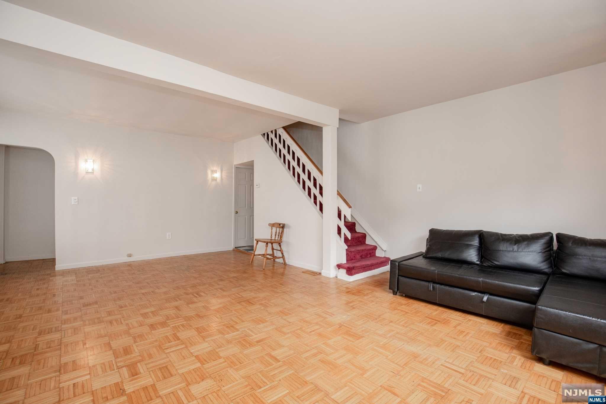 23-25 Mohawk Avenue