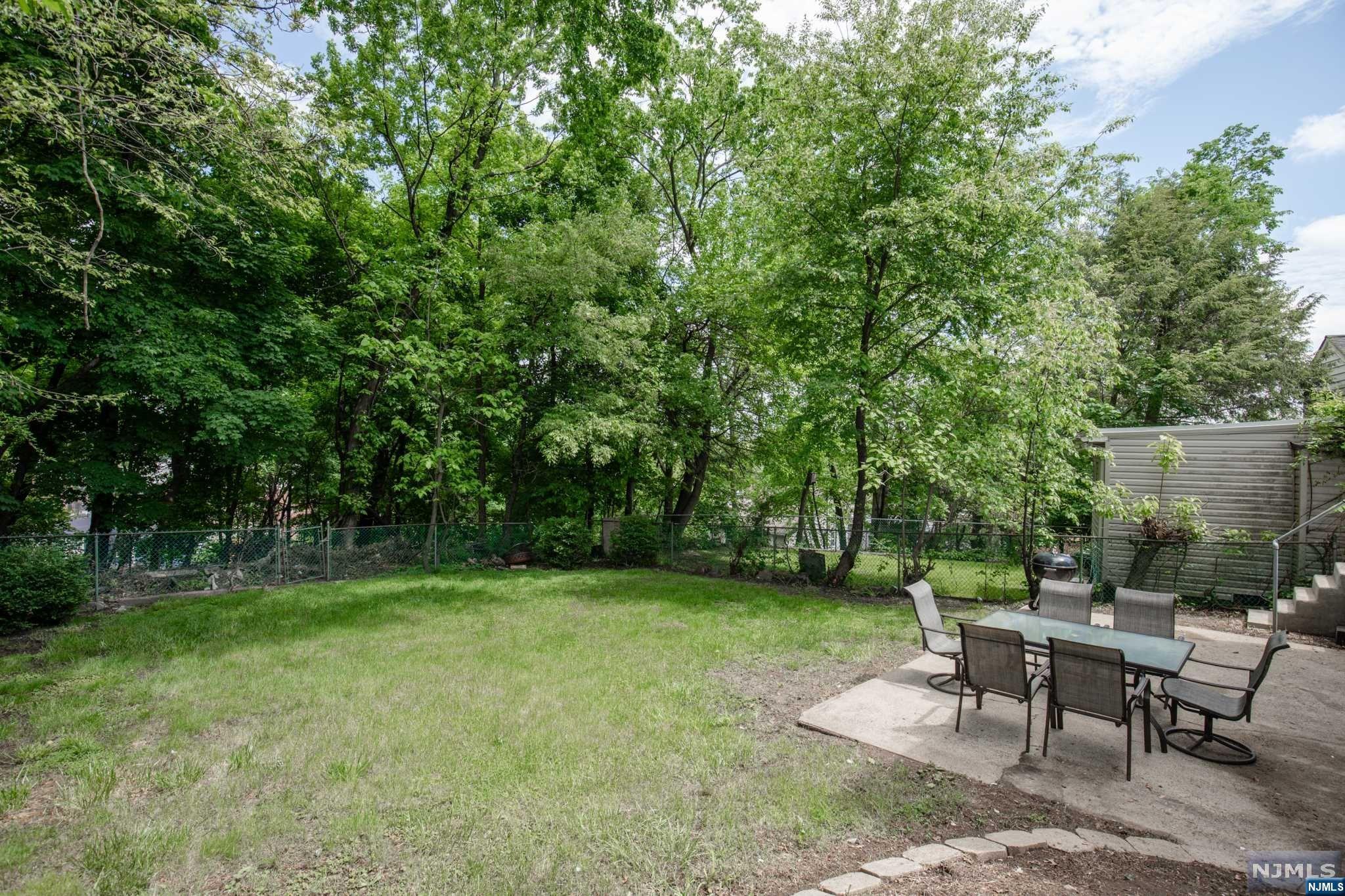 23-25 Mohawk Avenue