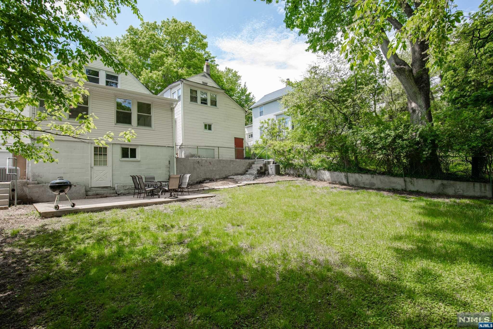23-25 Mohawk Avenue