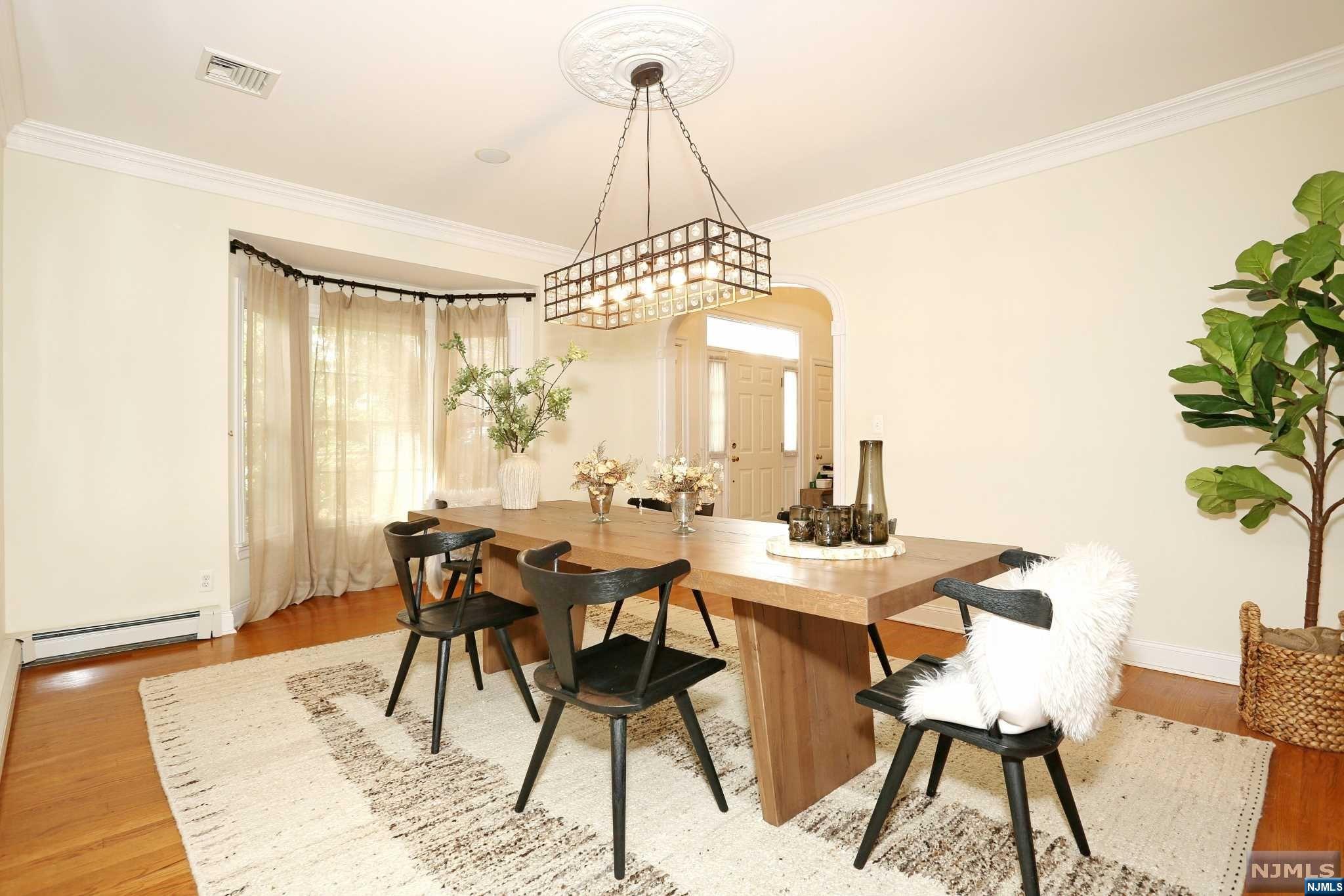 616 Bridle Path