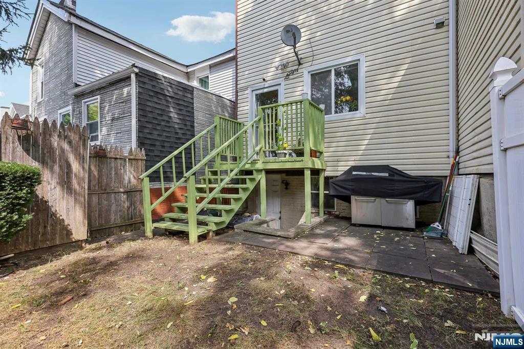 215 Lembeck Avenue