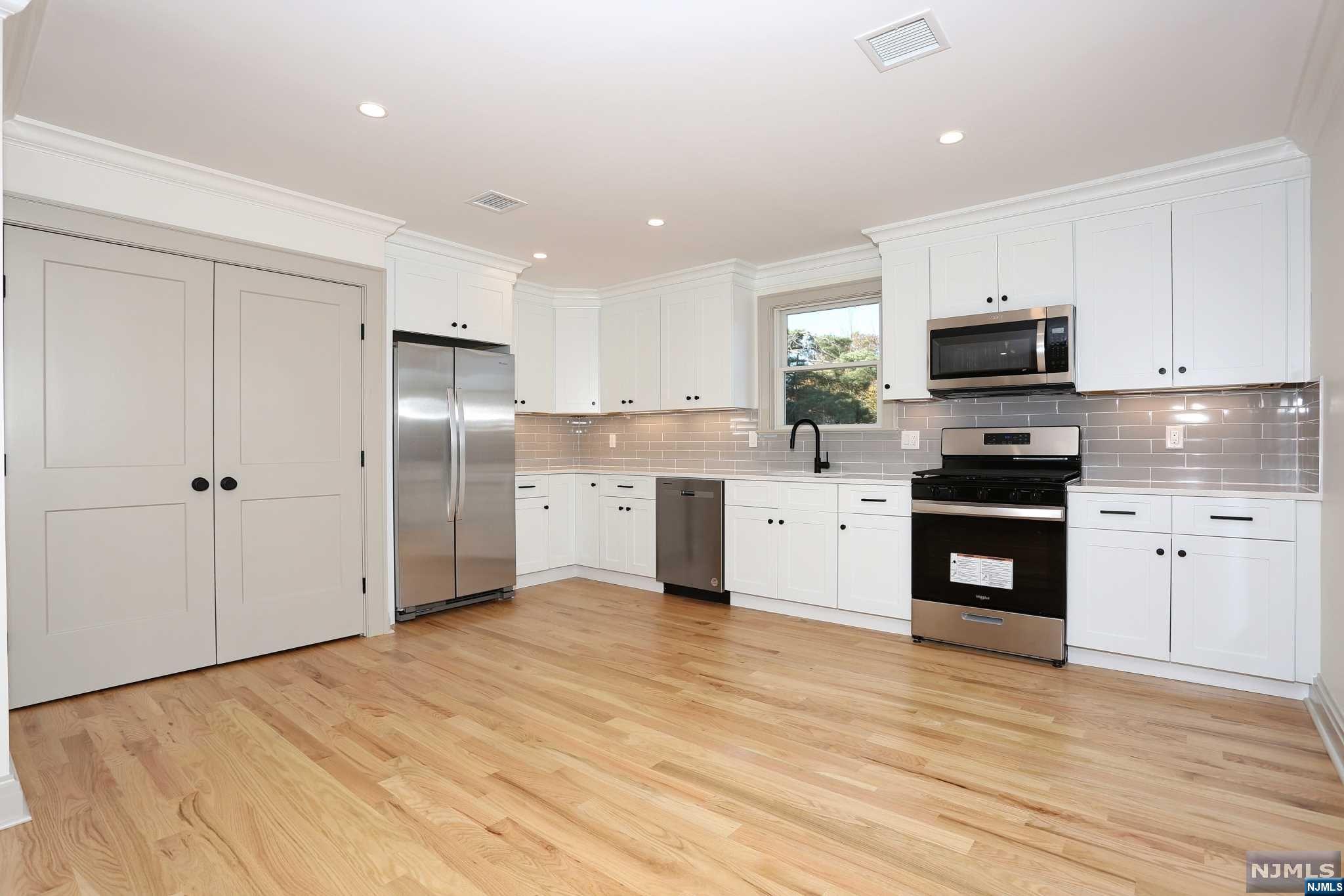 224 3rd Avenue 2nd.floor