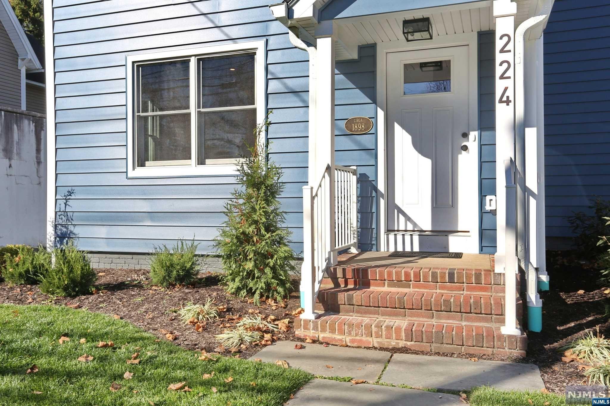 224 3rd Avenue 2nd.floor