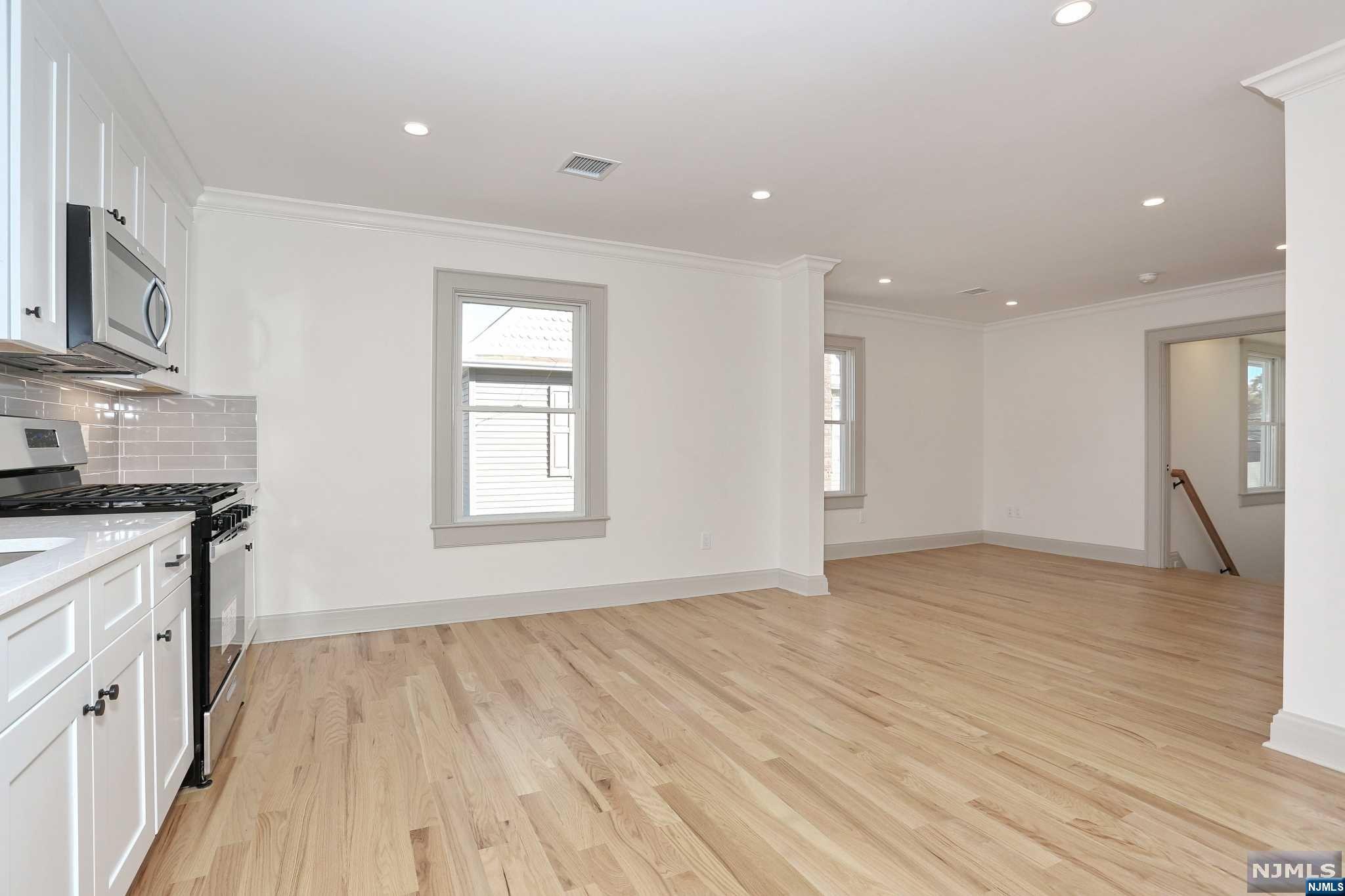 224 3rd Avenue 2nd.floor