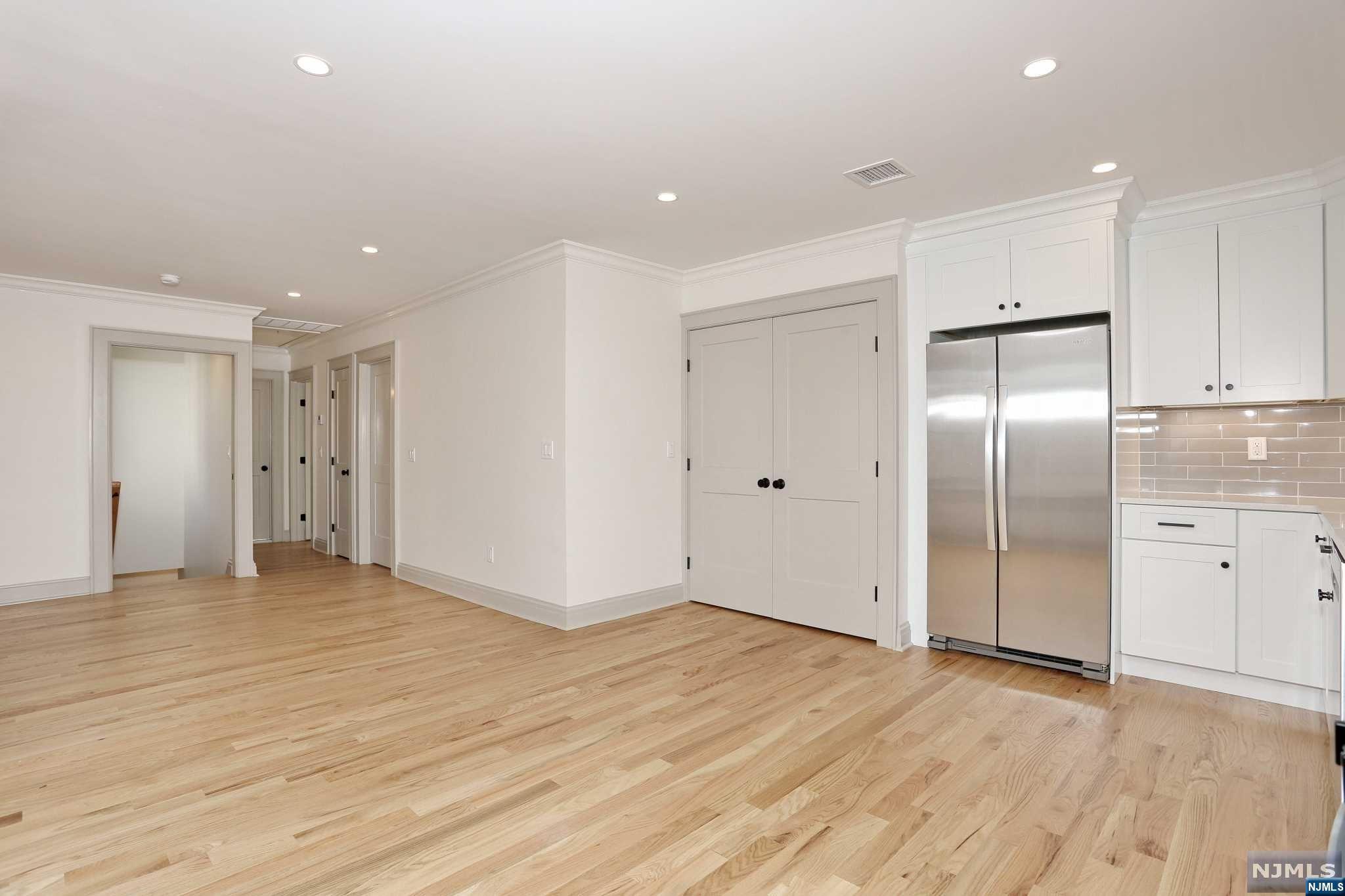 224 3rd Avenue 2nd.floor