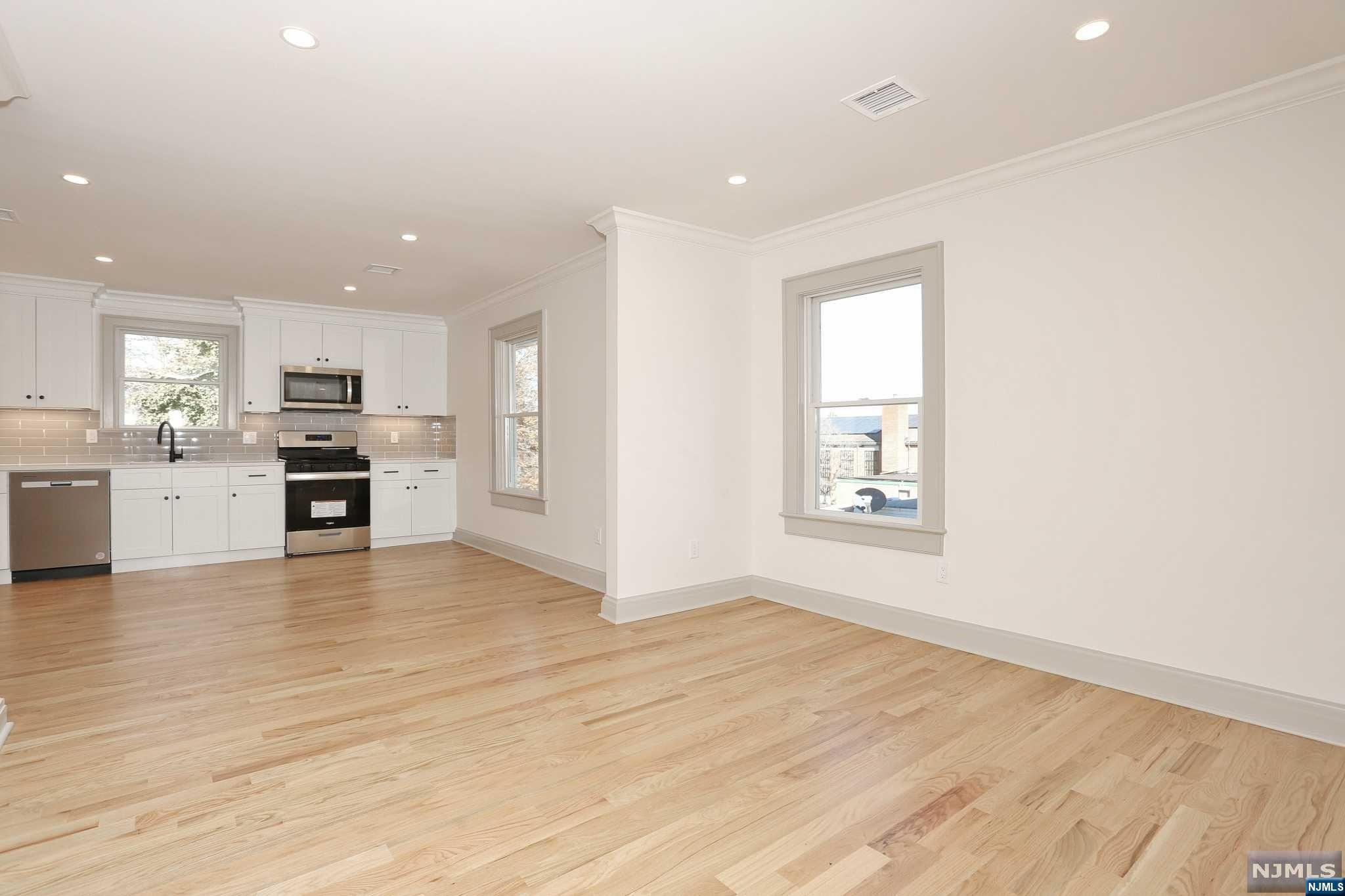 224 3rd Avenue 2nd.floor
