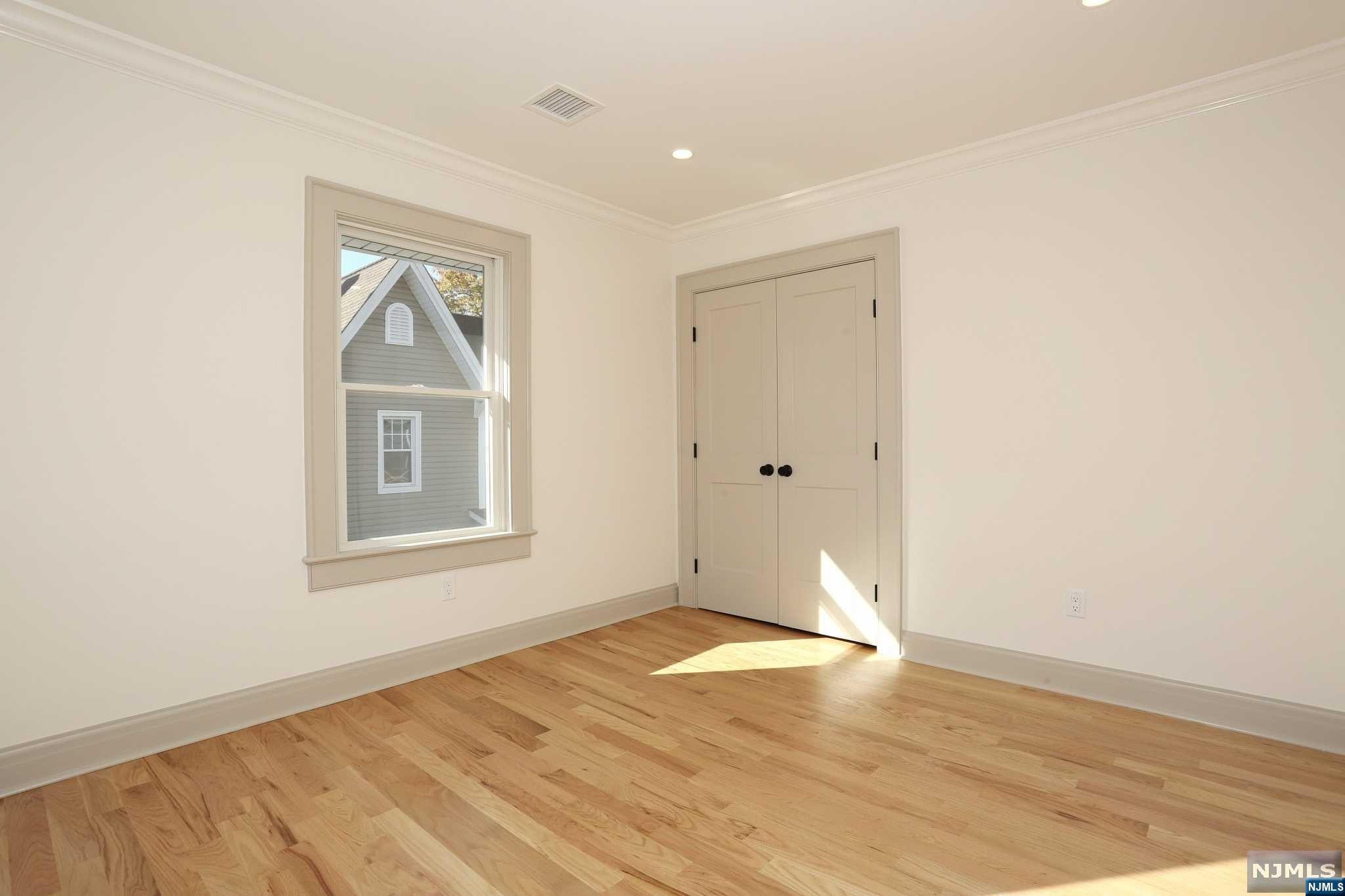 224 3rd Avenue 2nd.floor