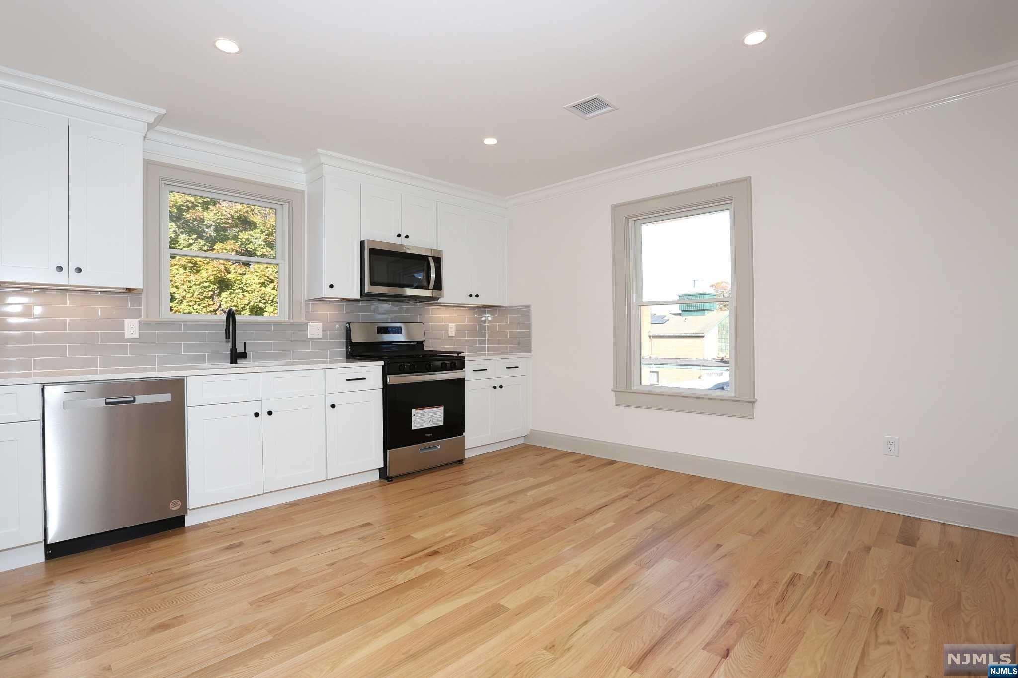 224 3rd Avenue 2nd.floor