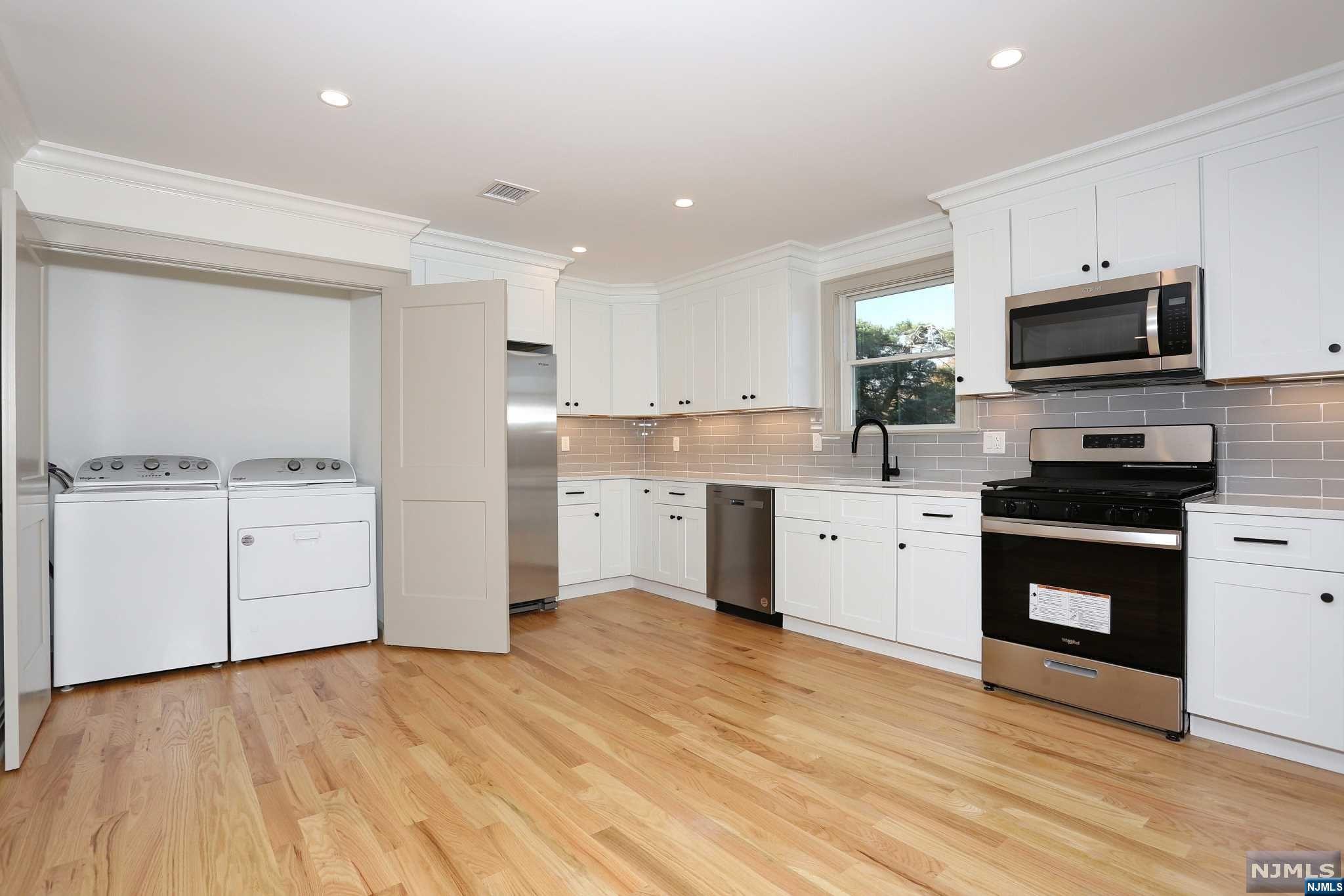 224 3rd Avenue 2nd.floor