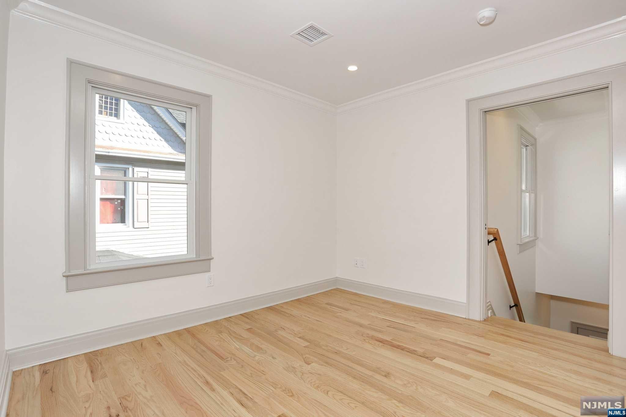 224 3rd Avenue 2nd.floor