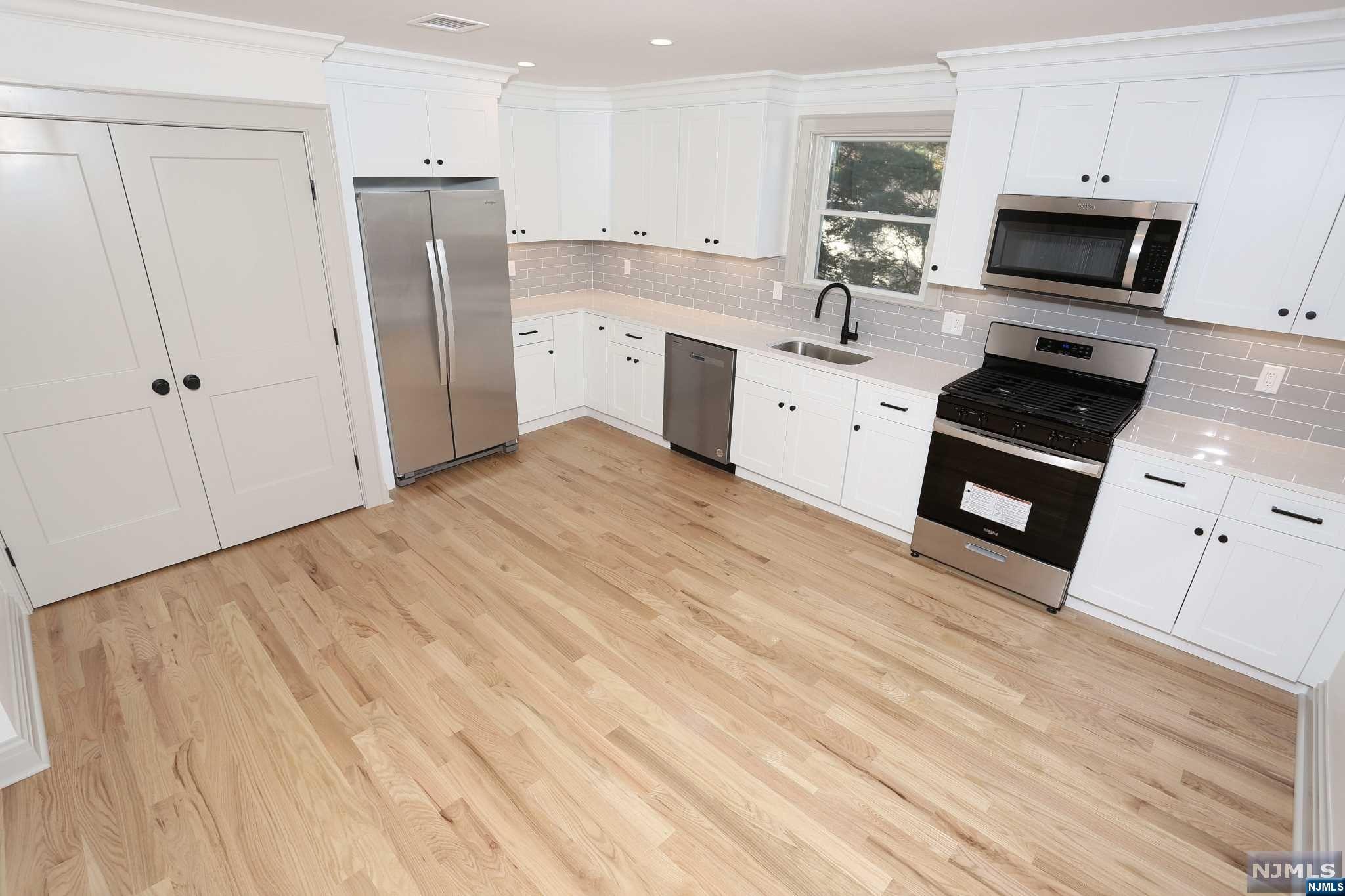 224 3rd Avenue 2nd.floor