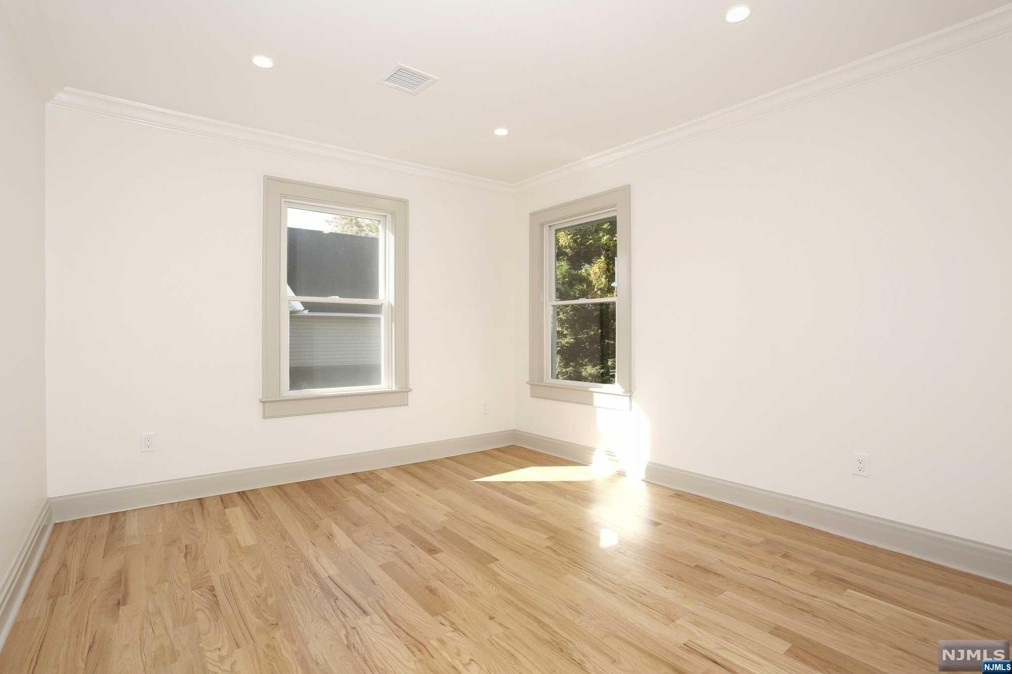 224 3rd Avenue 2nd.floor