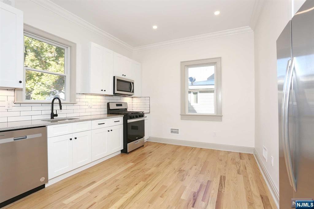 224 3rd Avenue 1st floor