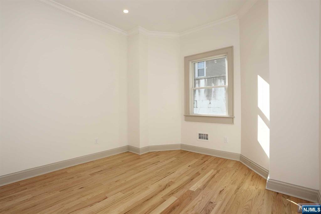 224 3rd Avenue 1st floor