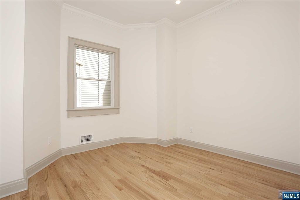 224 3rd Avenue 1st floor