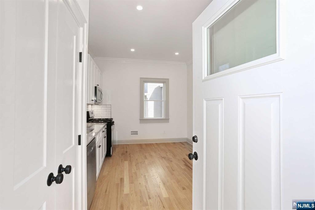 224 3rd Avenue 1st floor