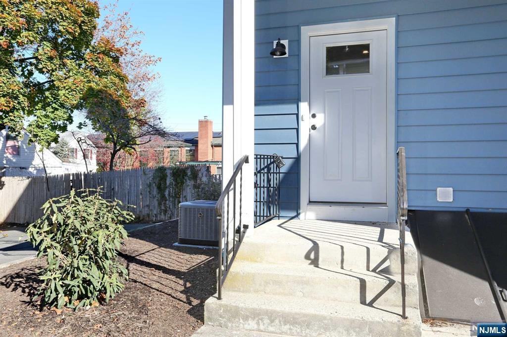 224 3rd Avenue 1st floor