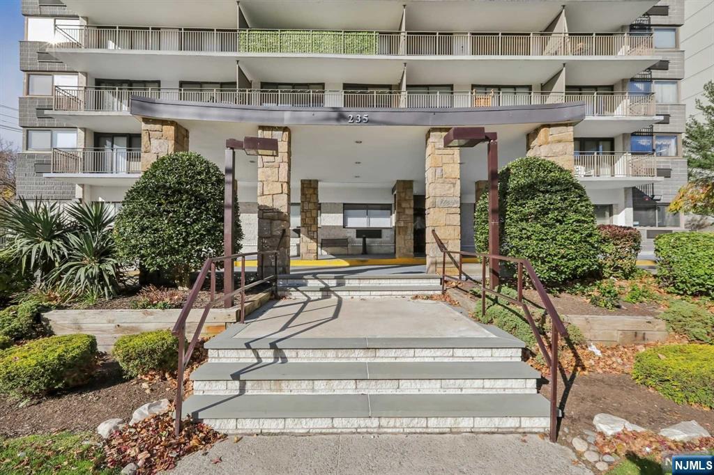 235 Prospect Avenue 6D