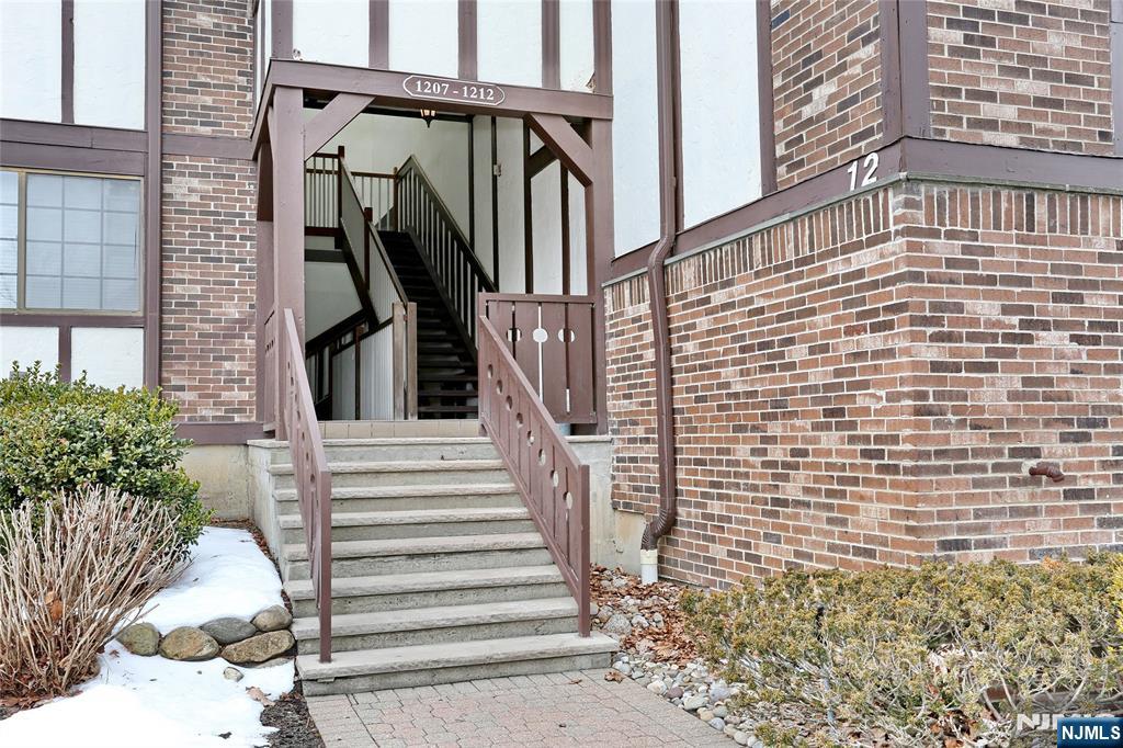 1210 Faulkner Court 1210