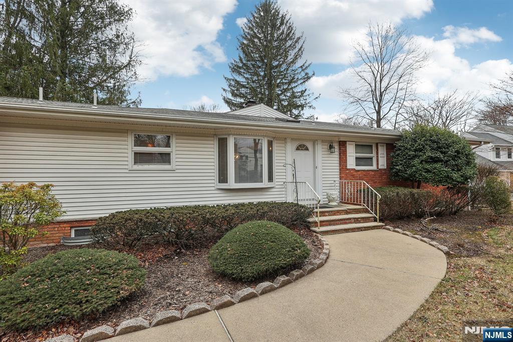 8 Sparrowbush Road
