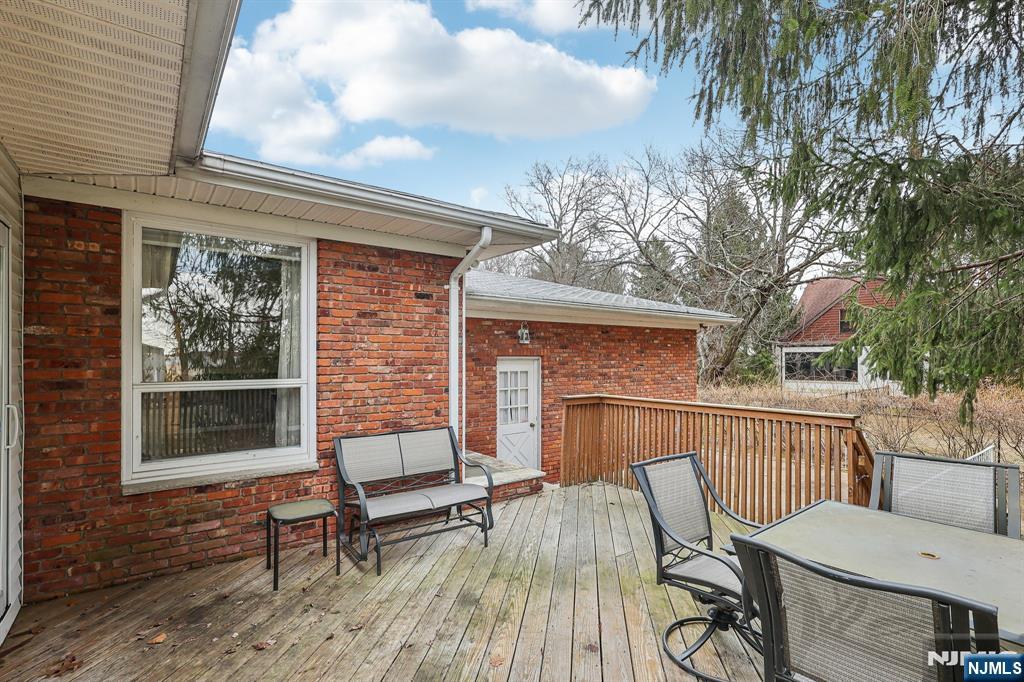 8 Sparrowbush Road