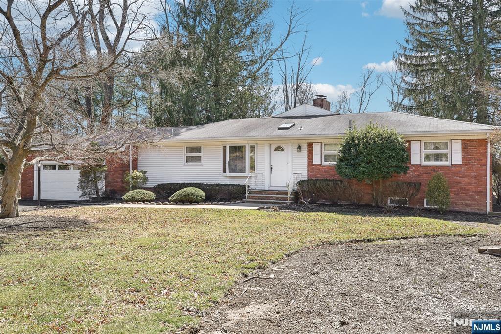 8 Sparrowbush Road