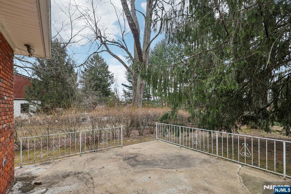 8 Sparrowbush Road