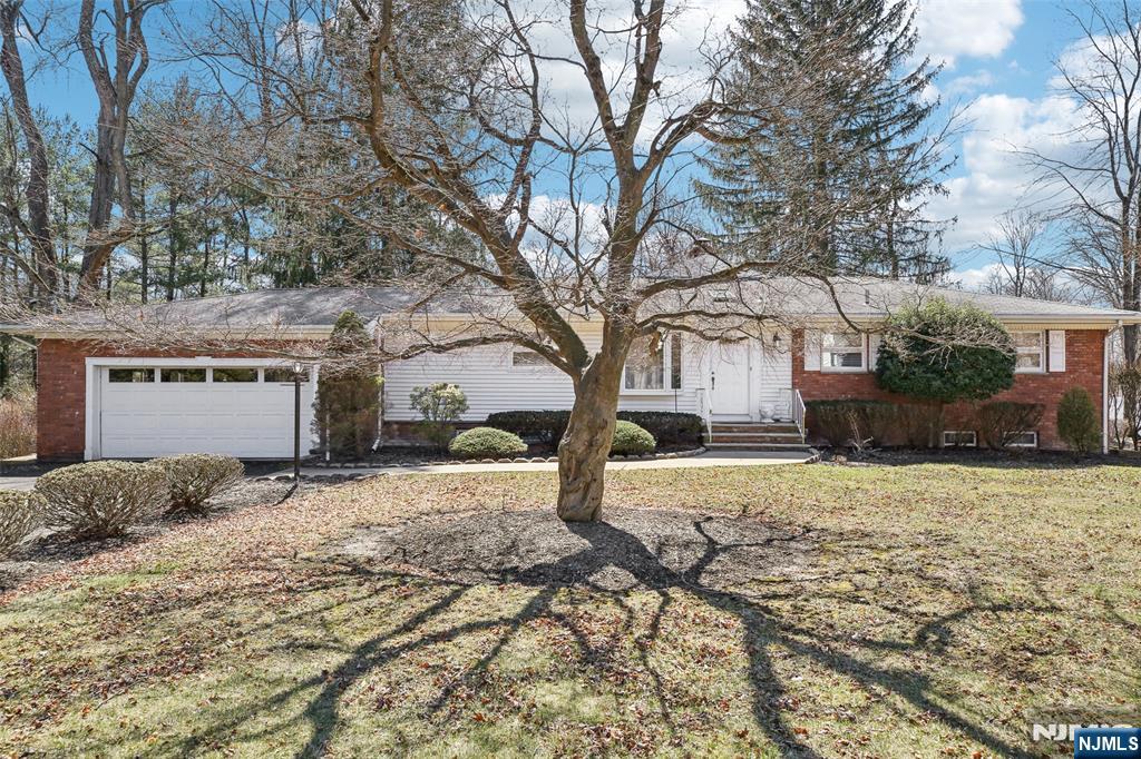 8 Sparrowbush Road
