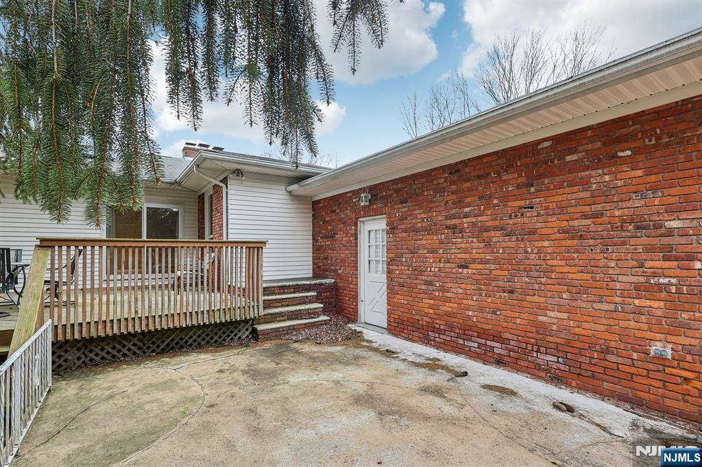 8 Sparrowbush Road