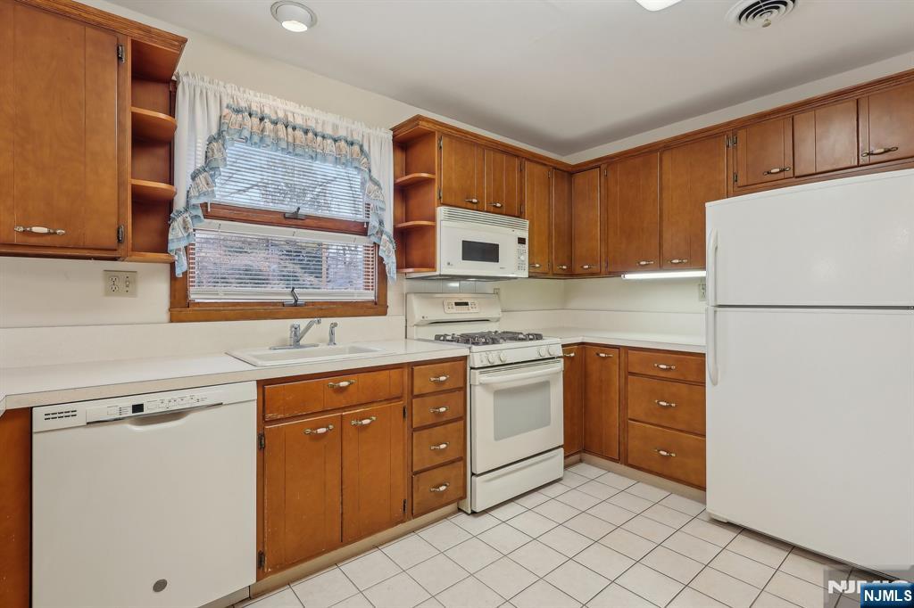8 Sparrowbush Road