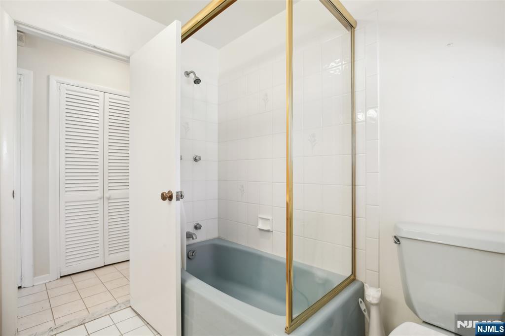 8 Sparrowbush Road