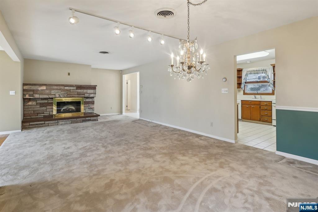 8 Sparrowbush Road