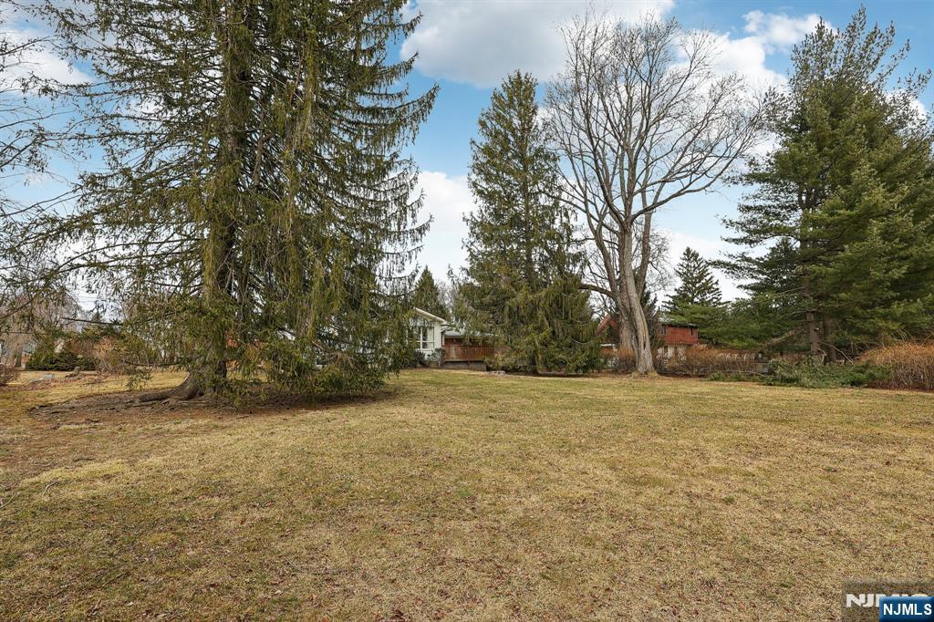 8 Sparrowbush Road