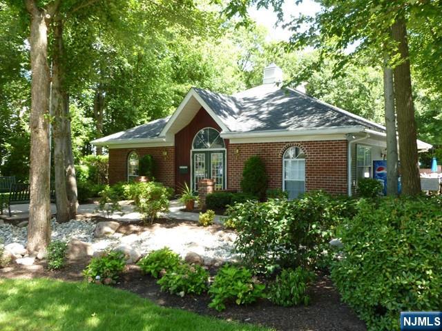1176 Sycamore Lane
