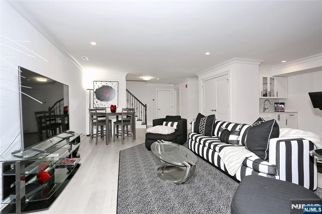 202 Brandon Court 202
